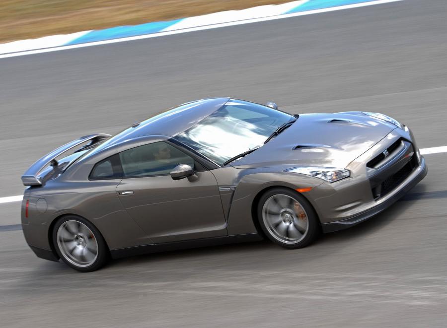  Nissan GT-R 2008 года  (фото 54 из 71)